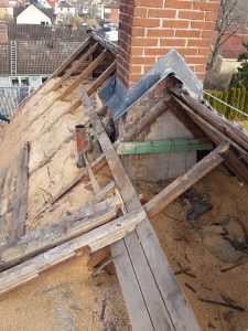 Rivning av gammalt tak